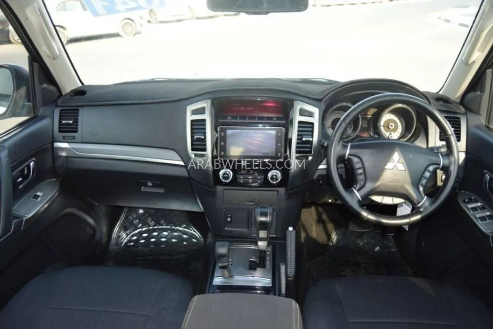 Mitsubishi Pajero 2020 for Sale in Dubai Image-9