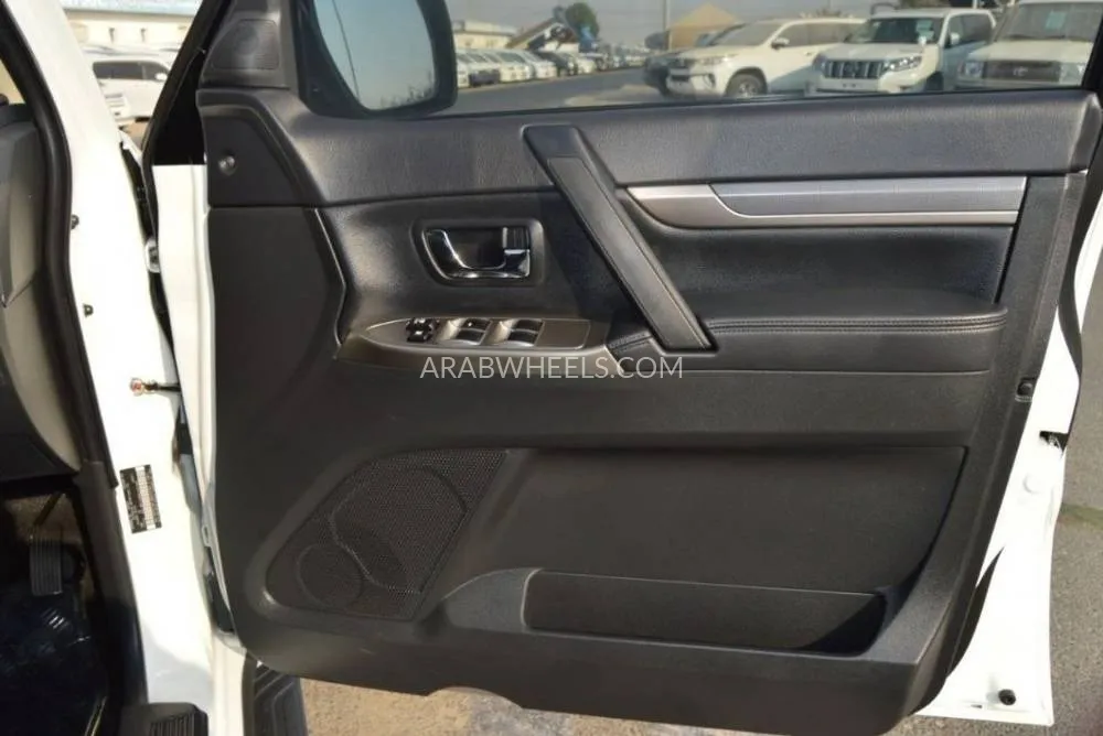 Mitsubishi Pajero 2020 for Sale in Dubai Image-10