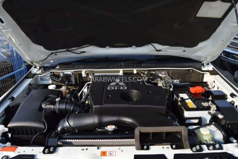 Mitsubishi Pajero 2020 for Sale in Dubai Image-16