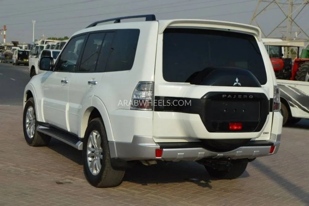 Mitsubishi Pajero 2020 for Sale in Dubai Image-4