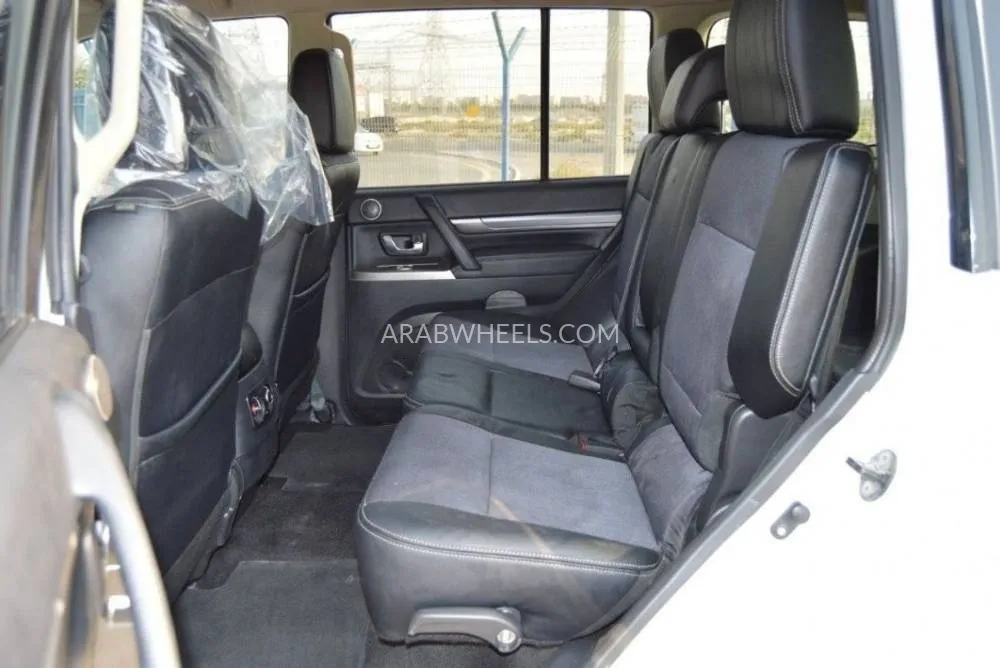 Mitsubishi Pajero 2020 for Sale in Dubai Image-13
