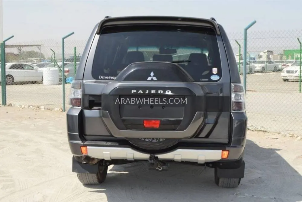 Mitsubishi Pajero 2020 for Sale in Dubai Image-4