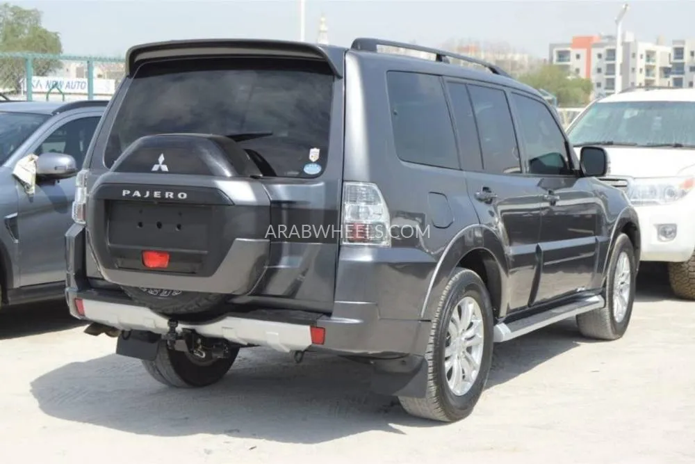 Mitsubishi Pajero 2020 for Sale in Dubai Image-5