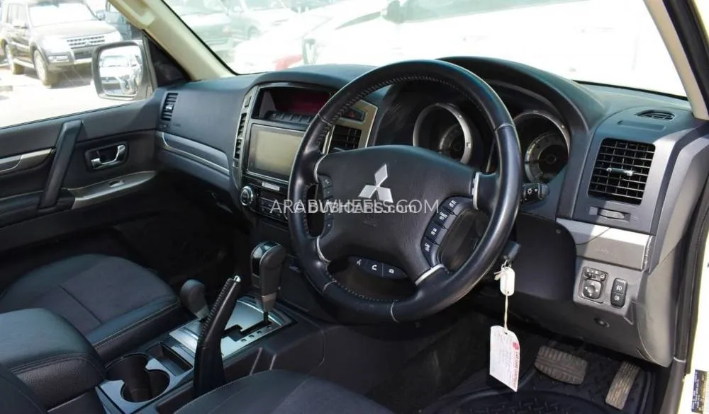 Mitsubishi Pajero 2021 for Sale in Dubai Image-5