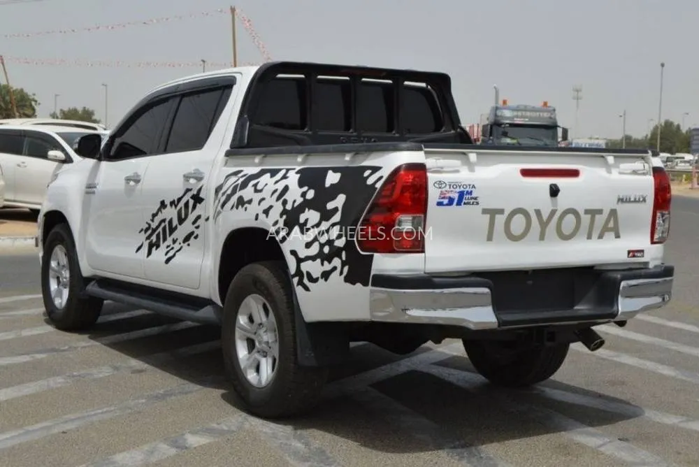 Toyota Hilux 2017 for Sale in Dubai Image-7