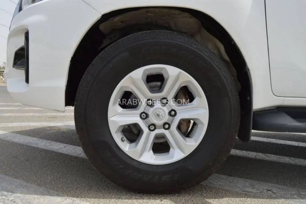 Toyota Hilux 2017 for Sale in Dubai Image-13