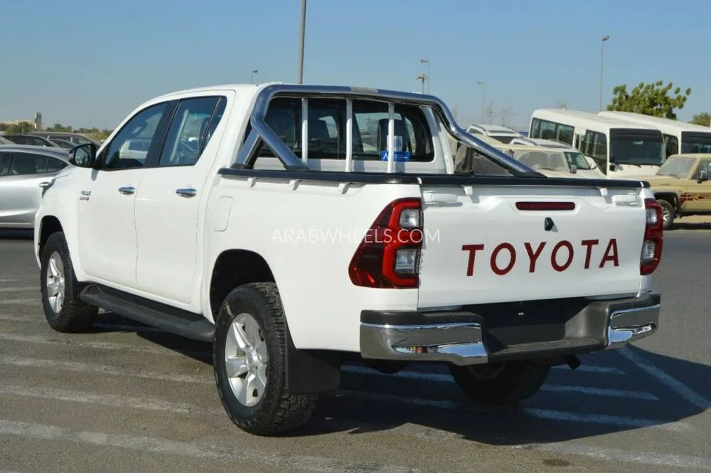 Toyota Hilux 2017 for Sale in Dubai Image-6