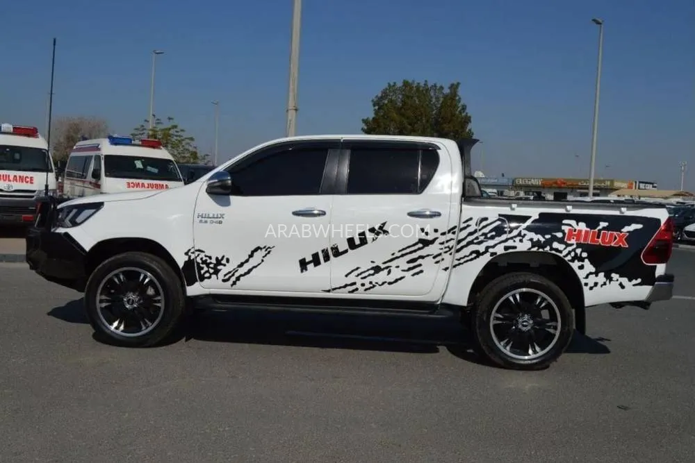 Toyota Hilux 2018 for Sale in Dubai Image-5