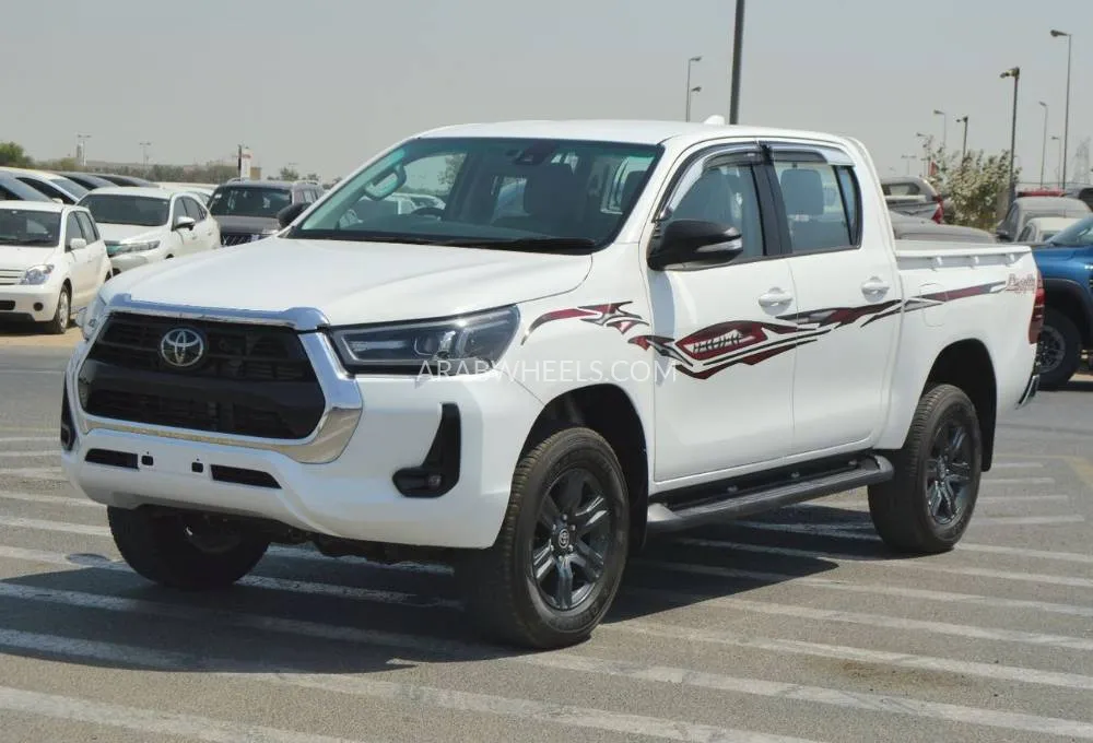 Toyota Hilux 2023 for Sale in Dubai Image-2