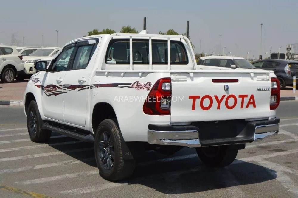 Toyota Hilux 2023 for Sale in Dubai Image-6