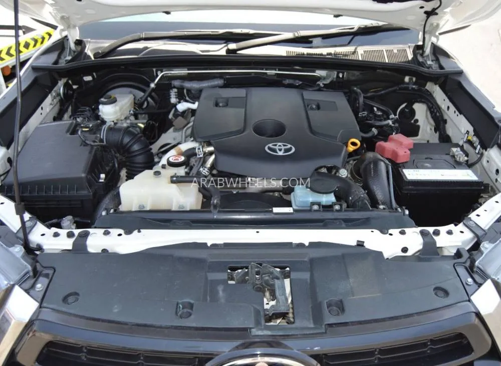 Toyota Hilux 2023 for Sale in Dubai Image-14