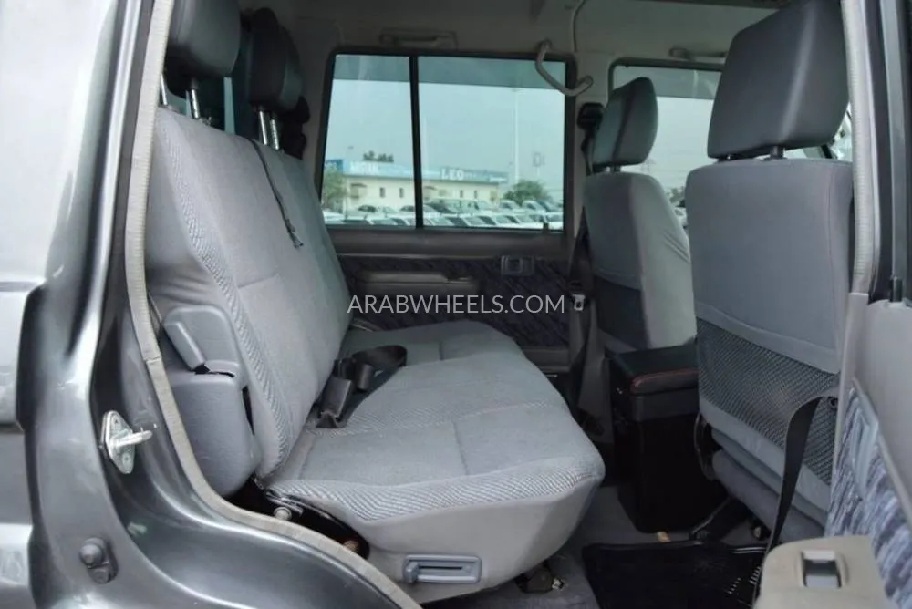 Toyota Land Cruiser 70 Series 2015 for Sale in Dubai Image-13
