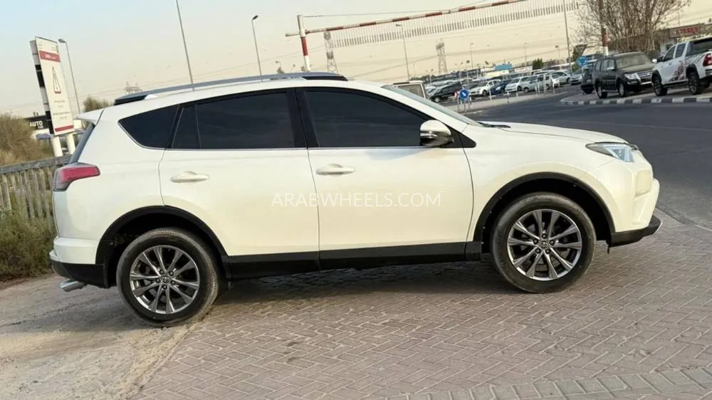 Toyota Rav4 2018 for Sale in Dubai Image-4