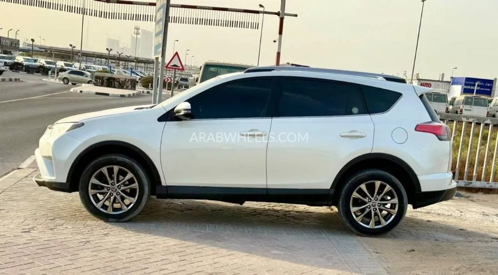 Toyota Rav4 2018 for Sale in Dubai Image-5