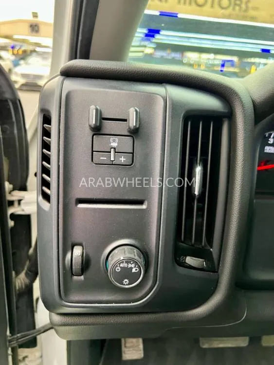 GMC Sierra 2019 for Sale in Ajman Image-12