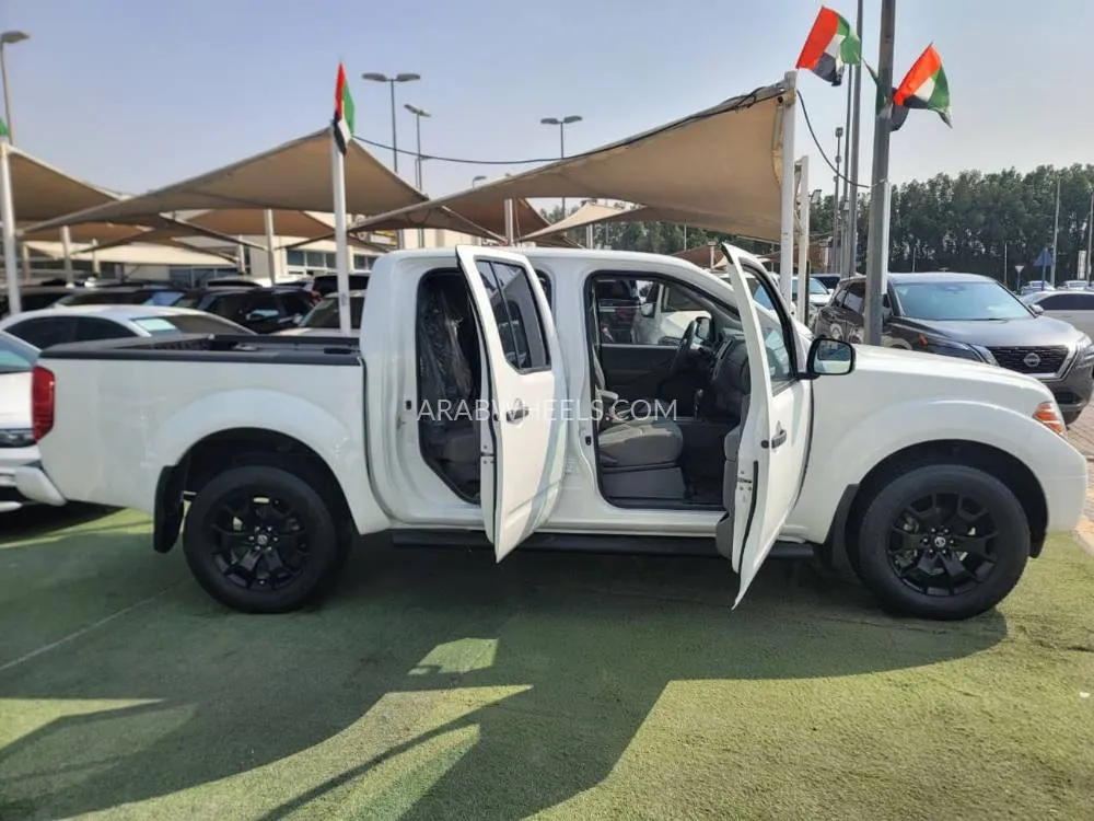 Nissan Frontier 2019 for Sale in Ajman Image-9