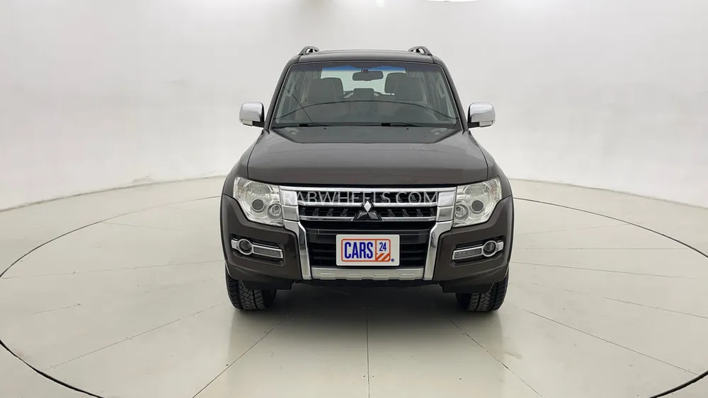 Mitsubishi Pajero 2017 for Sale in Dubai Image-8