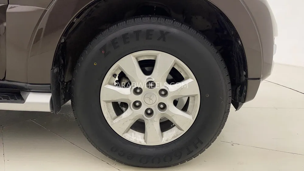 Mitsubishi Pajero 2017 for Sale in Dubai Image-10