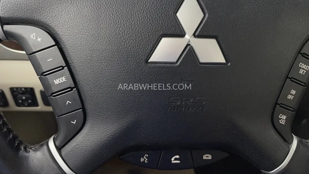 Mitsubishi Pajero 2017 for Sale in Dubai Image-40