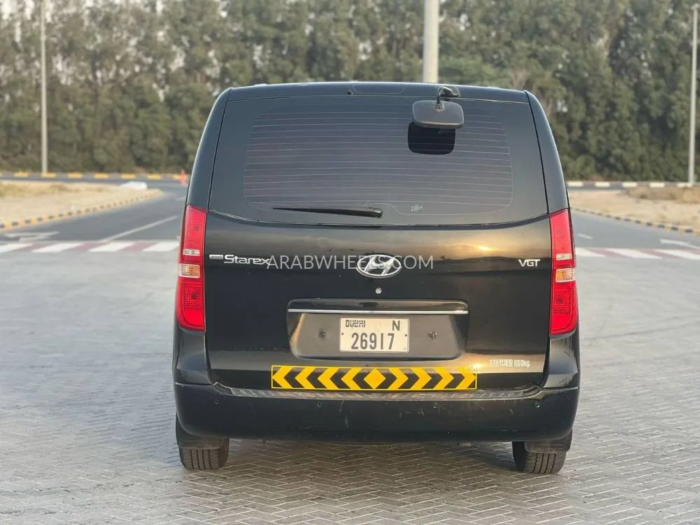 Hyundai H-1 Starex 2016 for Sale in Sharjah Image-3