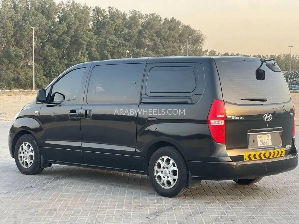Hyundai H-1 Starex 2016 for Sale in Sharjah Image-4