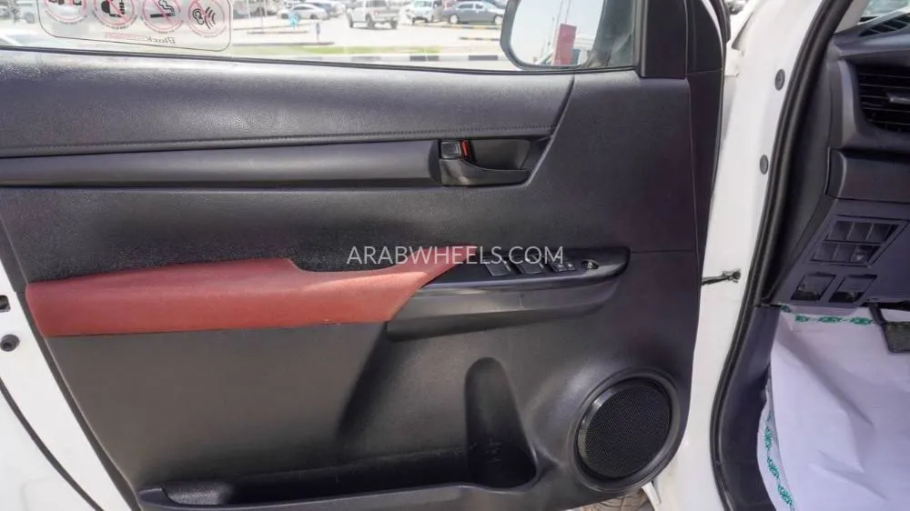 Toyota Hilux 2021 for Sale in Sharjah Image-9