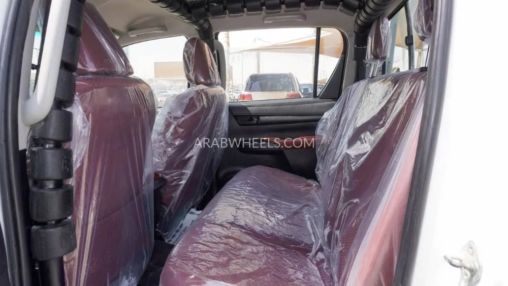 Toyota Hilux 2021 for Sale in Sharjah Image-12