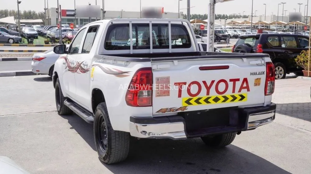 Toyota Hilux 2021 for Sale in Sharjah Image-13