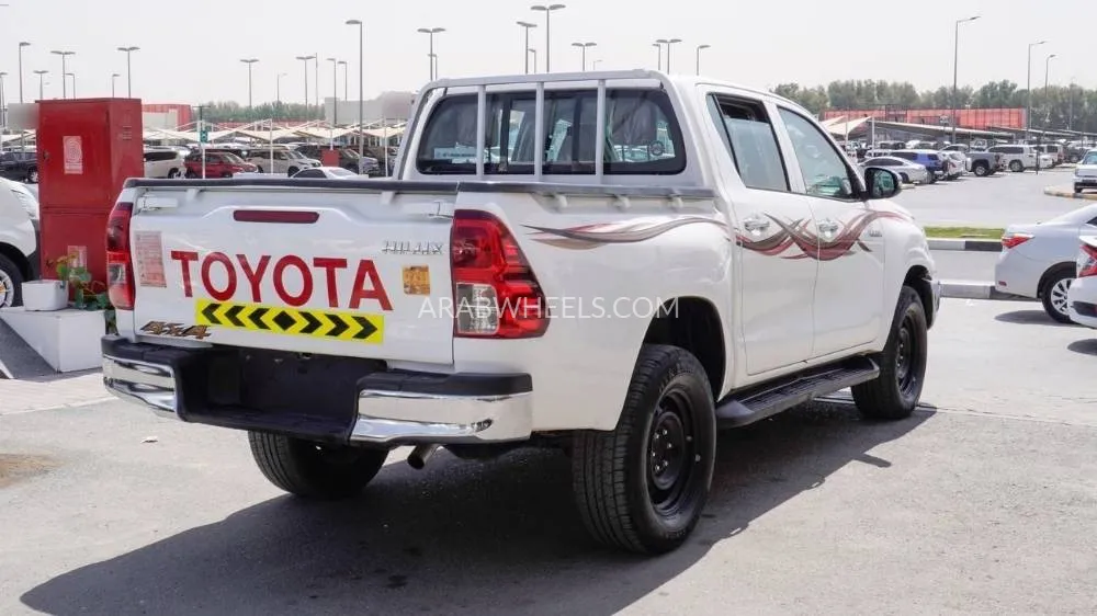 Toyota Hilux 2021 for Sale in Sharjah Image-15