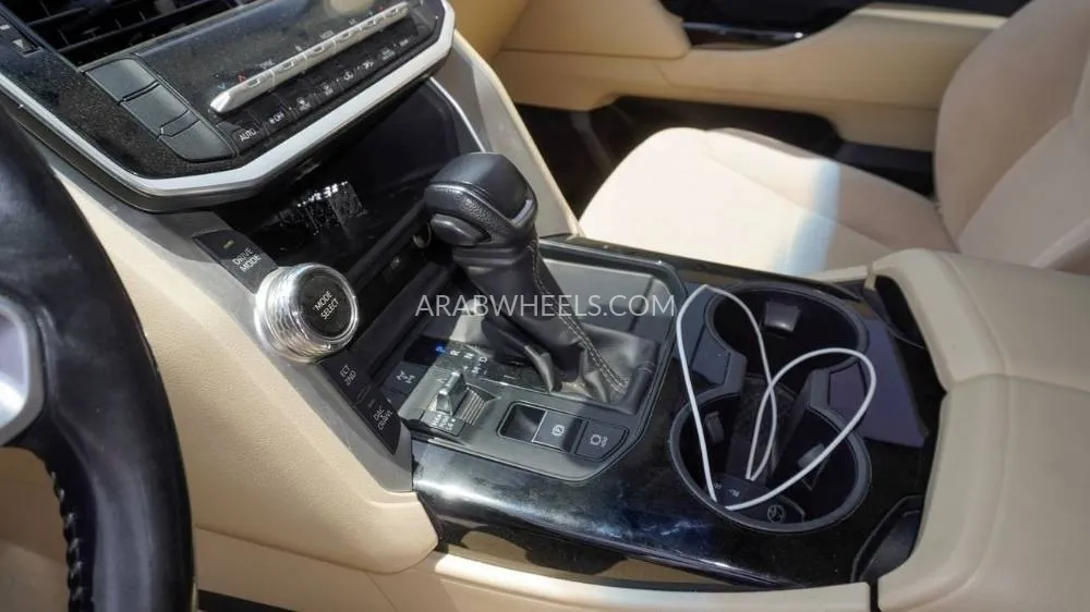 تويوتا لاند كروزر 2022 for Sale in الشارقة Image-10