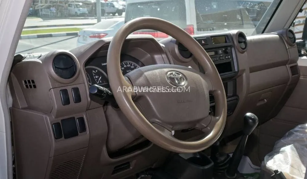 Toyota Land Cruiser 70 Series 2016 for Sale in Sharjah Image-4