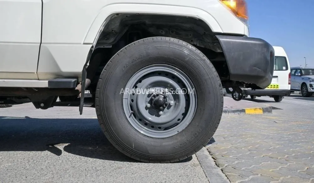 Toyota Land Cruiser 70 Series 2016 for Sale in Sharjah Image-15