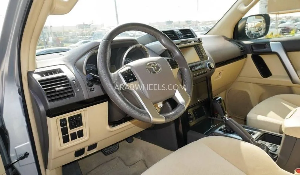 Toyota Land Cruiser Prado 2017 for Sale in Sharjah Image-4