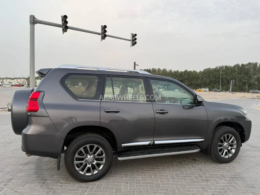 Toyota Land Cruiser Prado 2019 for Sale in Sharjah Image-5