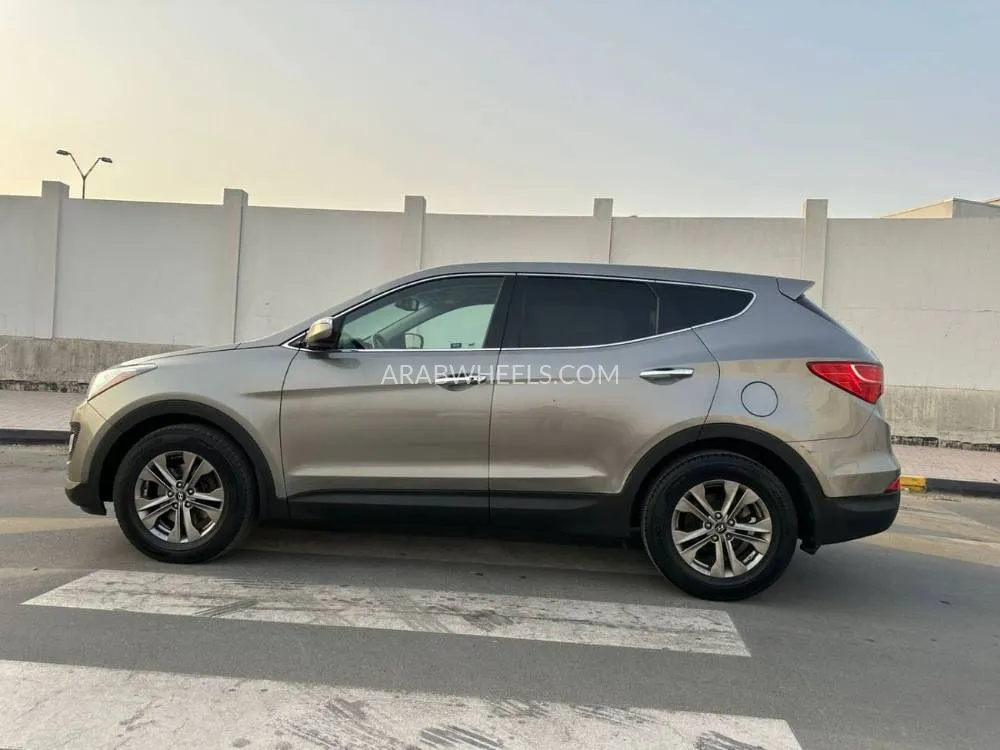 Hyundai Grand Santa Fe 2013 for Sale in Sharjah Image-3
