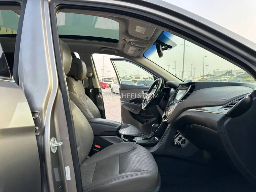 Hyundai Grand Santa Fe 2013 for Sale in Sharjah Image-14