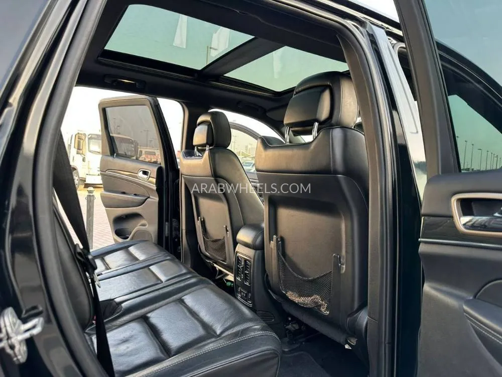 Jeep Cherokee 2014 for Sale in Sharjah Image-13