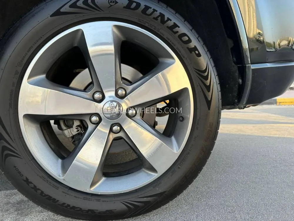 Jeep Cherokee 2014 for Sale in Sharjah Image-15