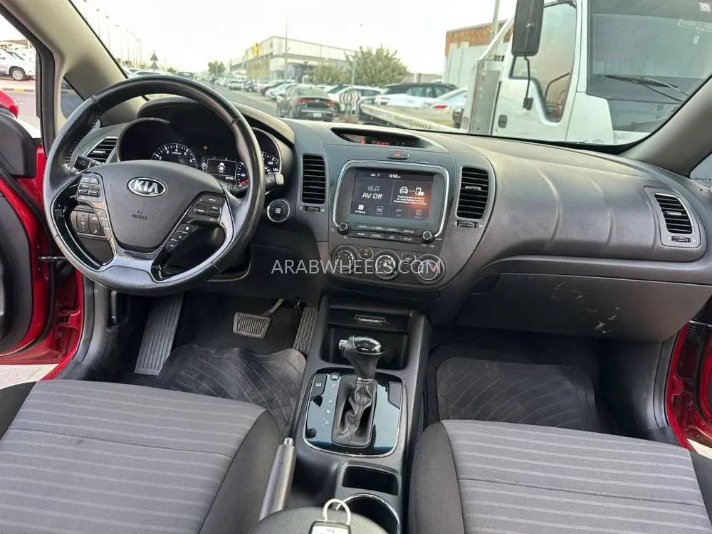 Kia Forte 2018 for Sale in Sharjah Image-9