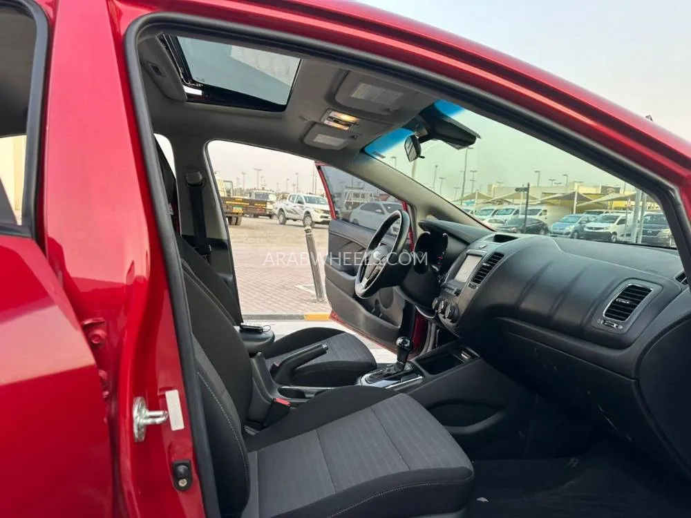 Kia Forte 2018 for Sale in Sharjah Image-11