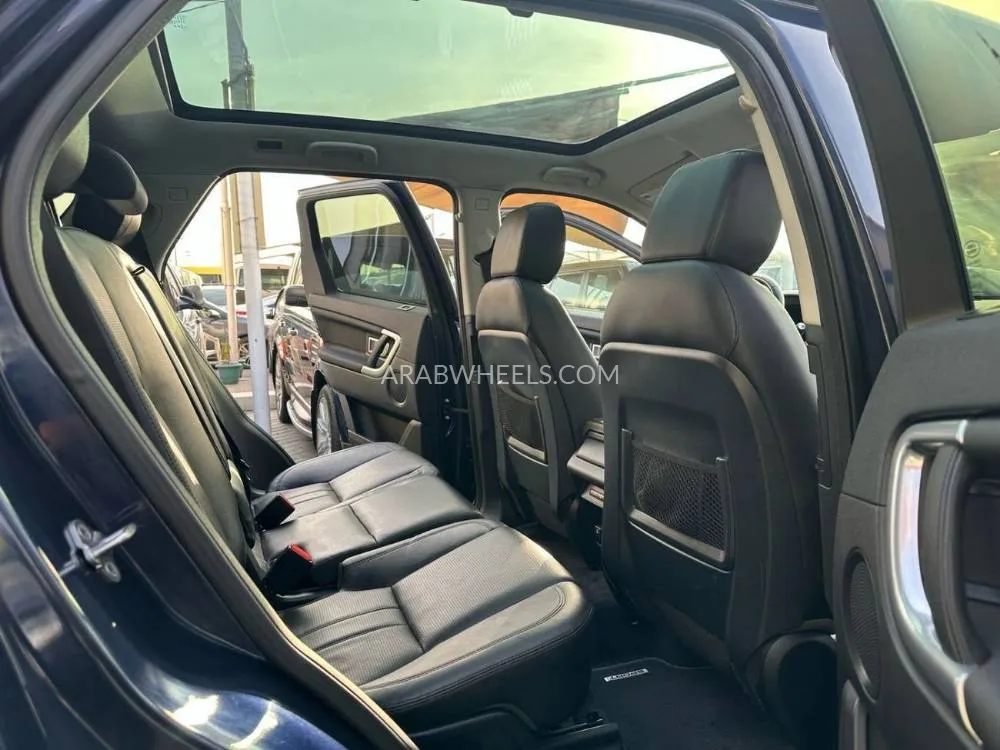 Land Rover Discovery 2016 for Sale in Sharjah Image-5