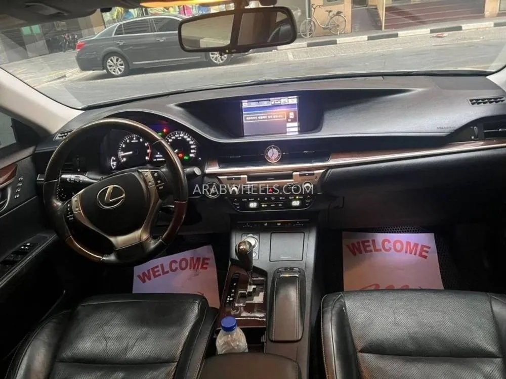 لكزس ES 2014 for Sale in الشارقة Image-12