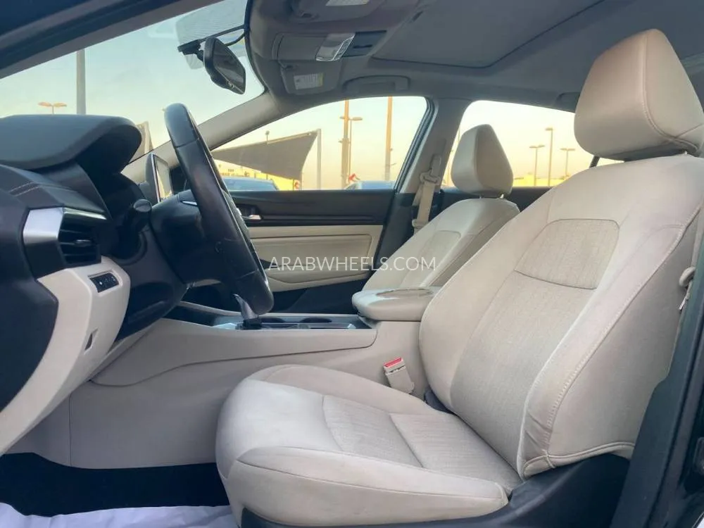 Nissan Altima 2019 for Sale in Sharjah Image-11