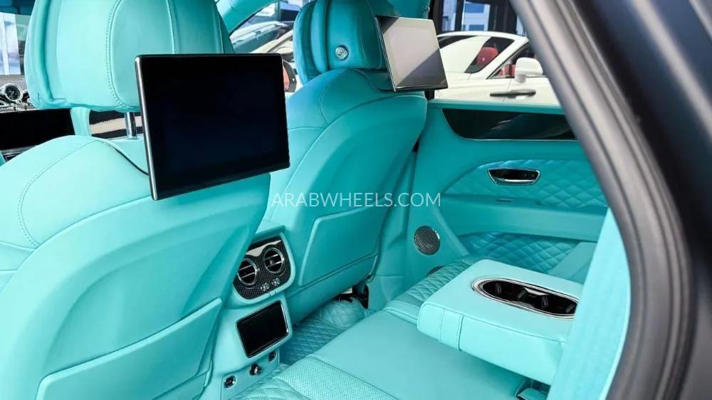 Bentley Bentayga 2022 for Sale in Dubai Image-16