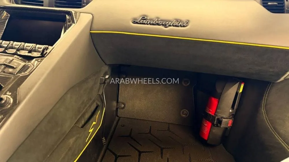 Lamborghini Aventador 2016 for Sale in Dubai Image-13