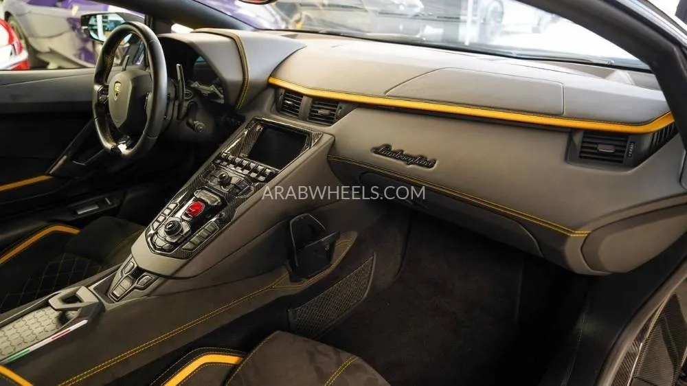 Lamborghini Aventador 2018 for Sale in Dubai Image-12