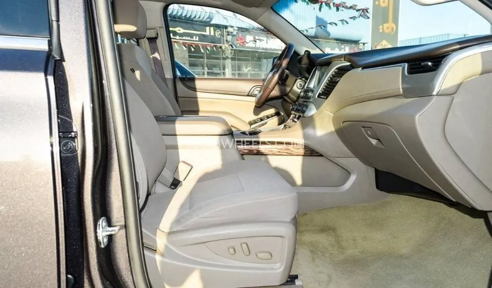 GMC Yukon 2017 for Sale in Dubai Image-9