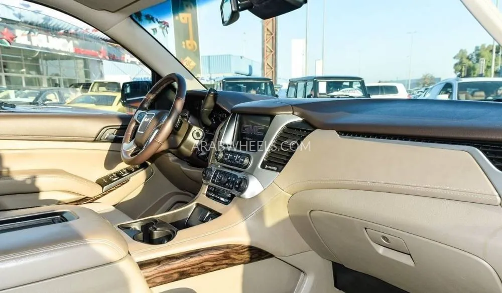 GMC Yukon 2017 for Sale in Dubai Image-10