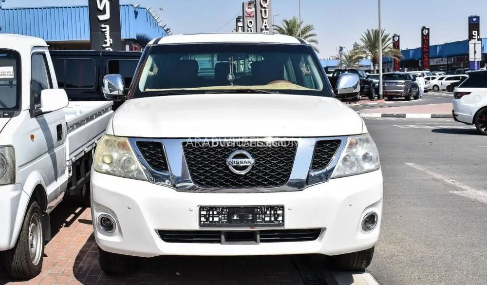 Nissan Patrol 2013 for Sale in Dubai Image-2