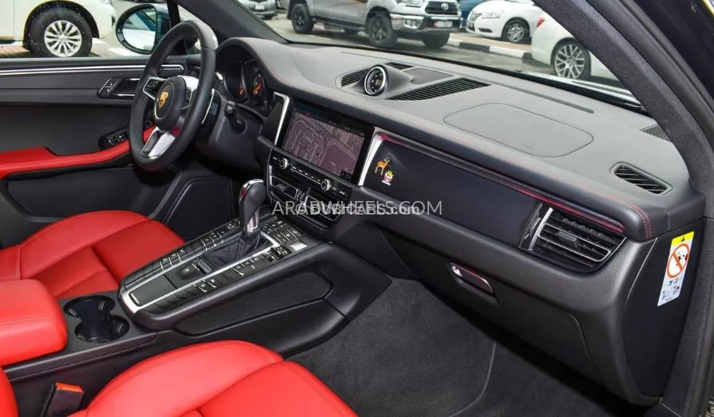 Porsche Macan 2021 for Sale in Dubai Image-8